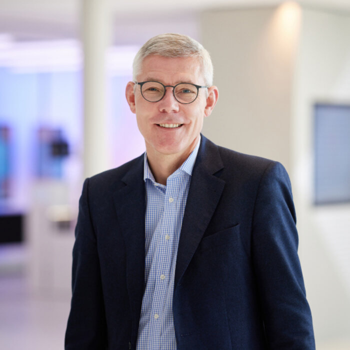 Dr. Christian P. Illek