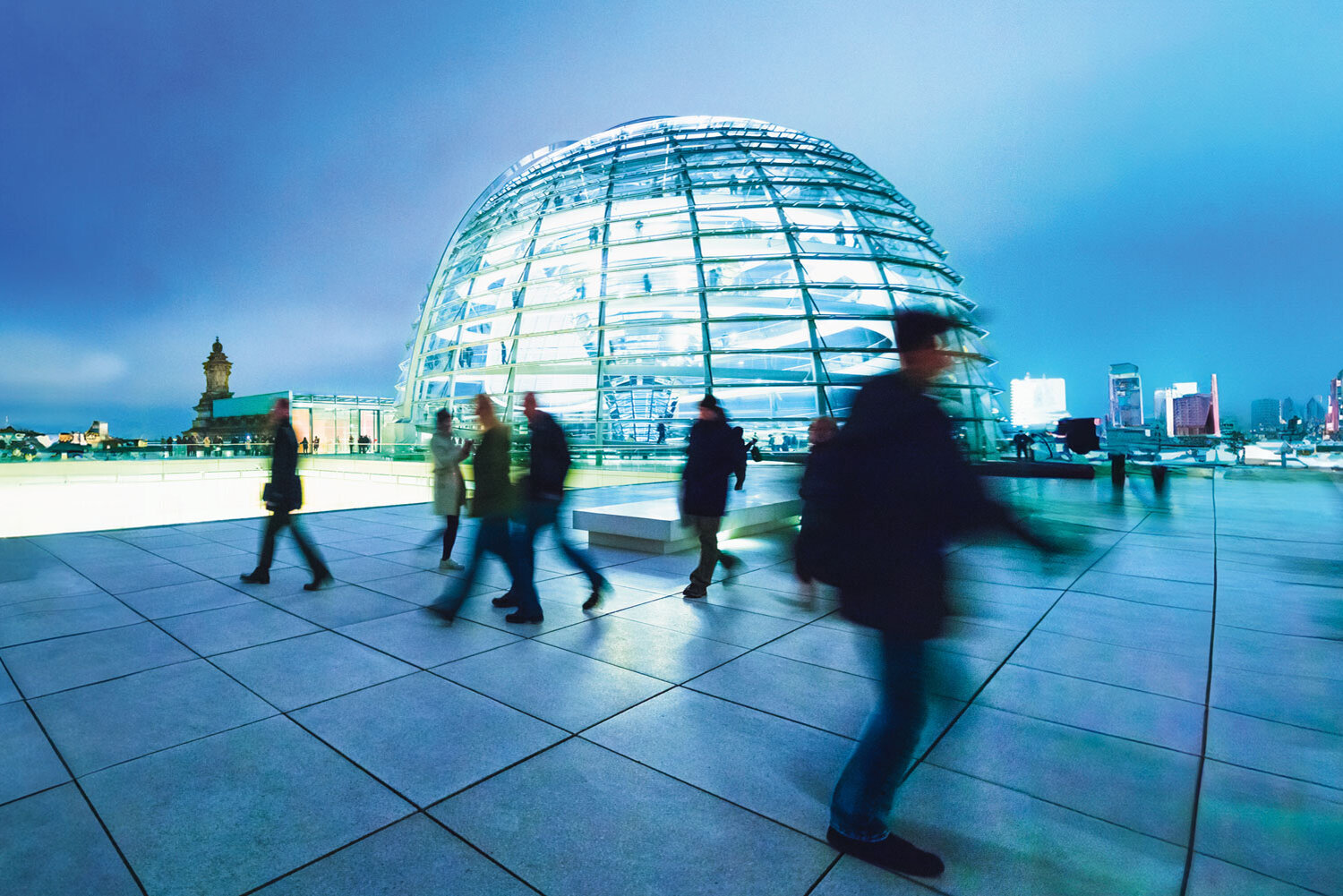 Zu sehen ist die Reichtagskuppel in Berlin.