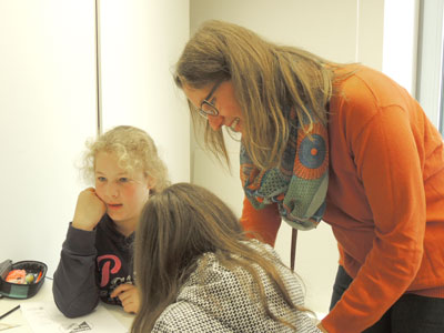 Lehrerin Catrin Schulz mit Schülerin