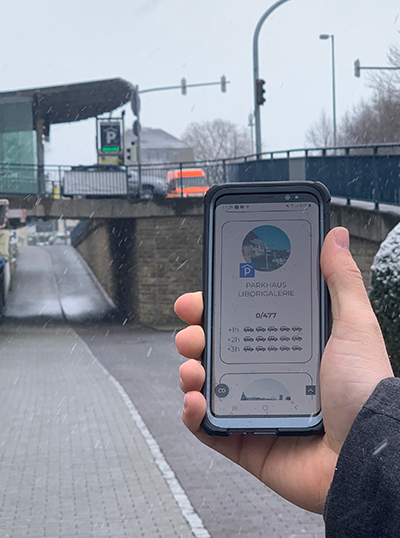Das Bild zeigt einen Screenshot der App "Parkplex".