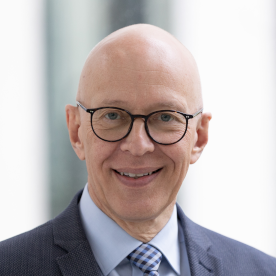 Portrait Dr. Ekkehard Winter