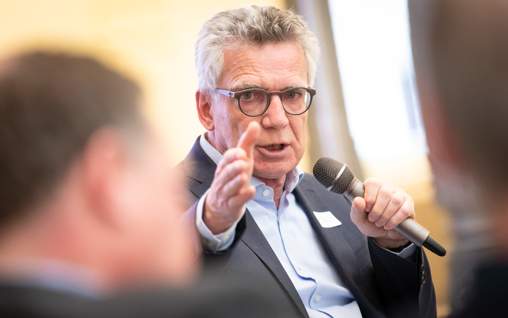 Thomas de Maizière bei Podiumsdiskussion