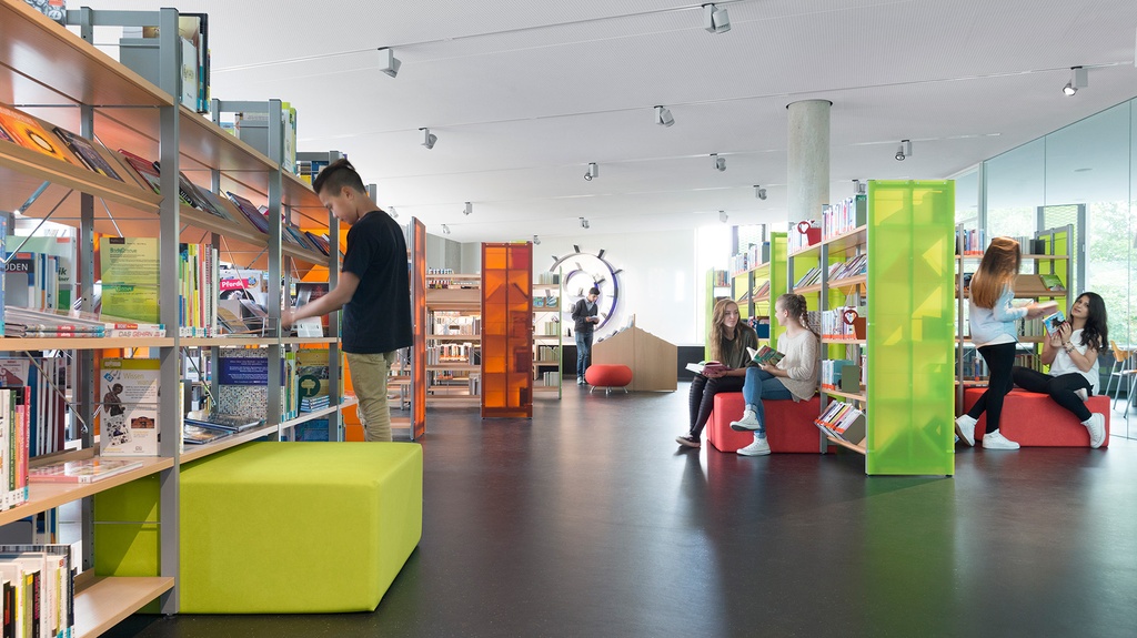 Einblick in das Medien- und Informationszentrum Stadtbücherei Biberach.