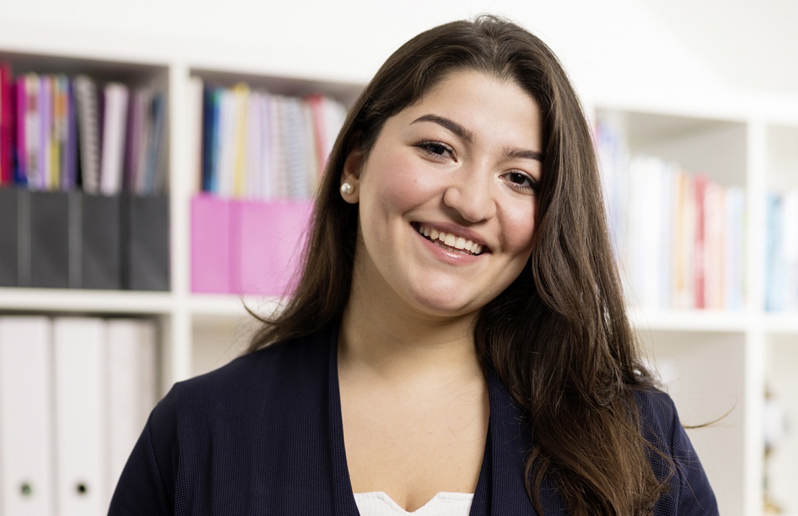 Das Bild zeigt Ilayda Dogan, Vorstandsmitglied der Landesschülervertretung in Nordrhein-Westfalen.