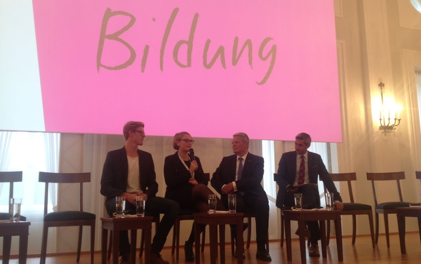 Salome Wörner auf der Bühne beim Bundespräsidenten.