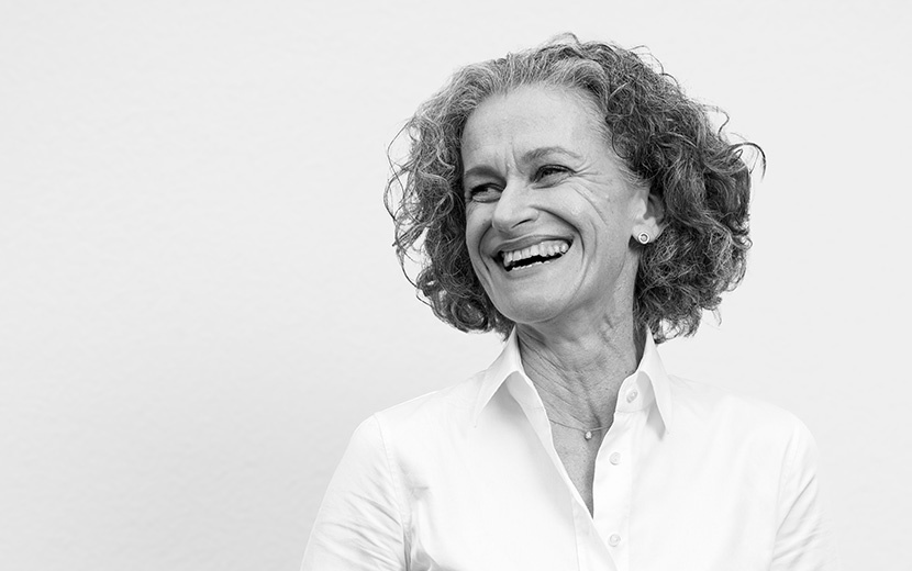 Gesa Gräfin von Schwerin (ehemals Gesa Stückmann) ist Rechtsanwältin in Rostock. Seit 2007 beschäftigt sie sich mit dem Thema Cybermobbing und hielt von 2007 bis 2012 in Mecklenburg-Vorpommern Vorträge an Schulen. 2013 rief sie das Präventionsprojekt Law4School ins Leben und bietet seitdem bundesweit Live- Webinare zu rechtlichen Fragen rund um Internet und soziale Netzwerke an. Die Inhalte richten sich an Schülerinnen und Schüler, aber auch an Lehrkräfte und Eltern.