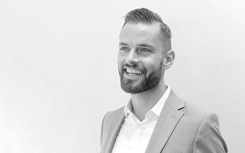 Jacob Chammon ist seit August 2023 Geschäftsführer der Deutsche Telekom Stiftung. Der gebürtige Däne und ausgebildete Lehrer war zuvor geschäftsführender Vorstand des Forum Bildung Digitalisierung. Die von zehn Stiftungen getragene Initiative setzt sich für systemische Veränderungen und die digitale Transformation im Bildungsbereich ein. Chammon hat in Dänemark zahlreiche Fach- und Schulbücher zu unterschiedlichen Themen verfasst.