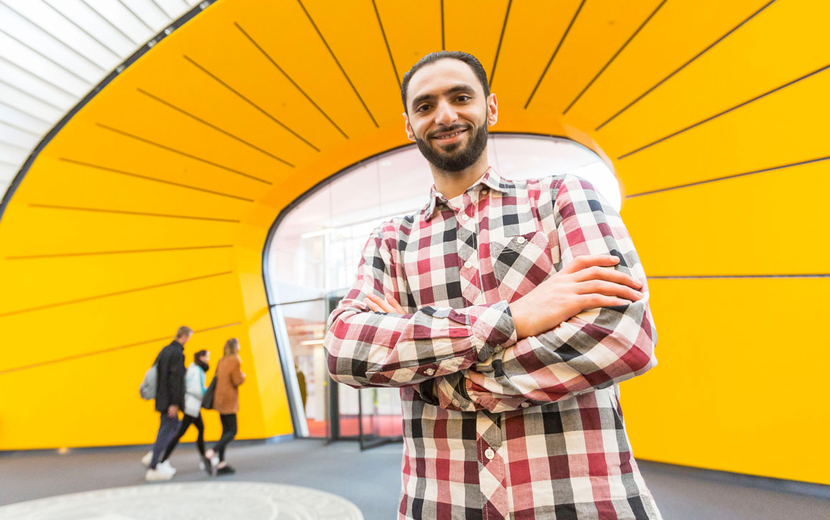 Muhammad Al Zeen vor der FU Berlin