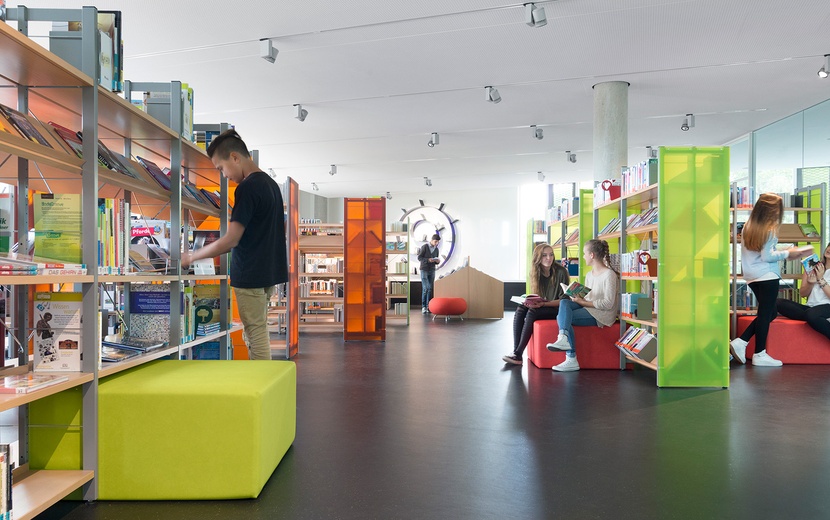 Einblick in das Medien- und Informationszentrum Stadtbücherei Biberach.