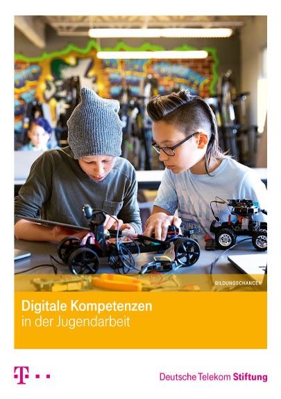 Cover der Broschüre Digitale Kompetenzen in der Jugendarbeit